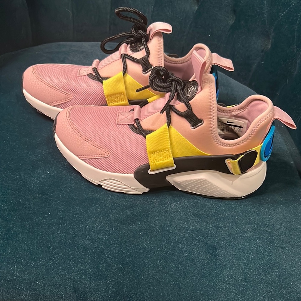 Women’s Nike Air Huarache City Low